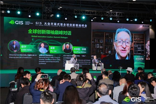 从“更聪明”到“更经济”，云天励飞陈宁与AI教父Hinton破题AI未来