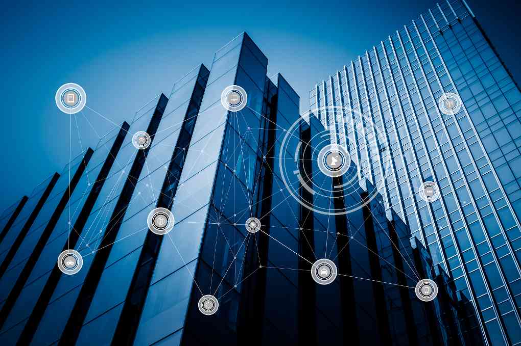 集成智能技术优化建筑安全性与效率