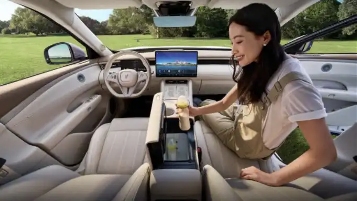 极智驾享大五座SUV，车载冰箱与智能科技诠释品质出行