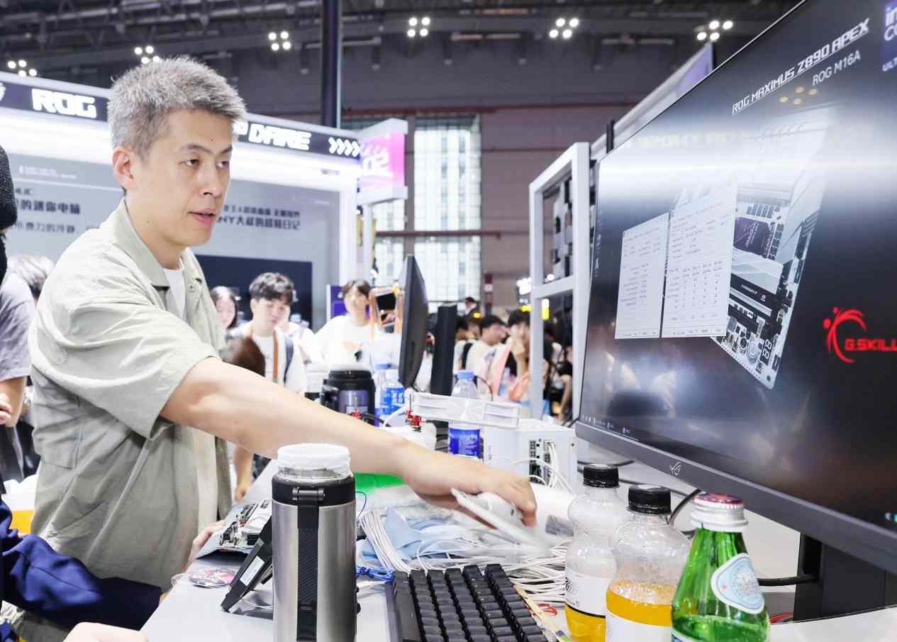 ROG玩+乐园亮相BW2025，重磅新品与二次元IP联动引爆狂欢