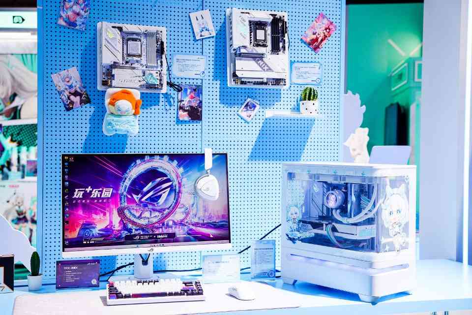 ROG玩家国度亮相BW2025，发布多款联名主板与次元主题全家桶