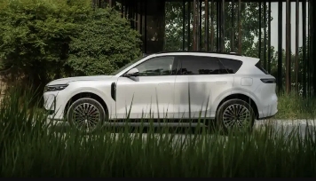 极智驾享大五座SUV，车载冰箱与智能科技诠释品质出行