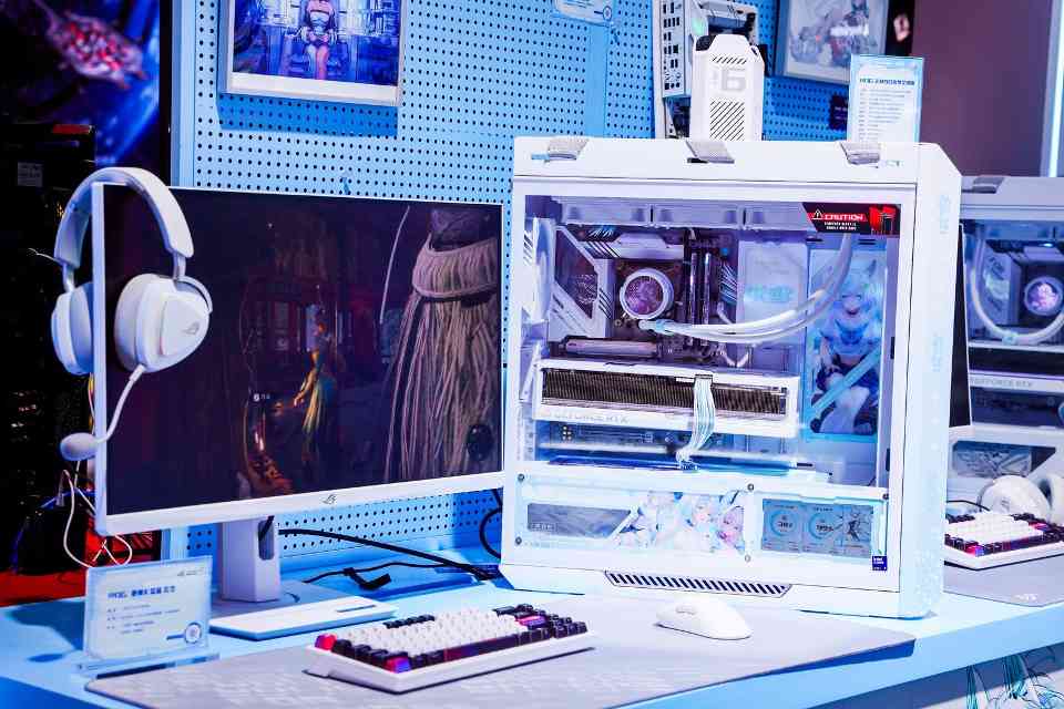 ROG玩+乐园亮相BW2025，重磅新品与二次元IP联动引爆狂欢