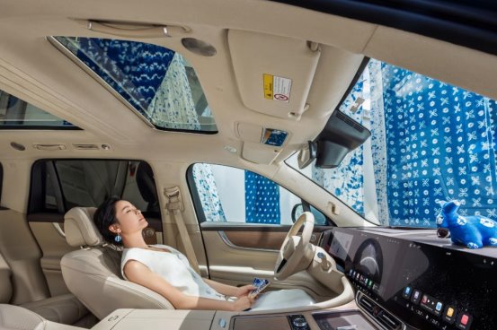 豪华SUV标杆：舒适、智能与安全的全面领先体验