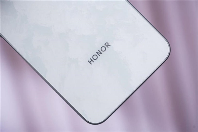 千元机性价比新标杆：巨电池与军工三防如何选择