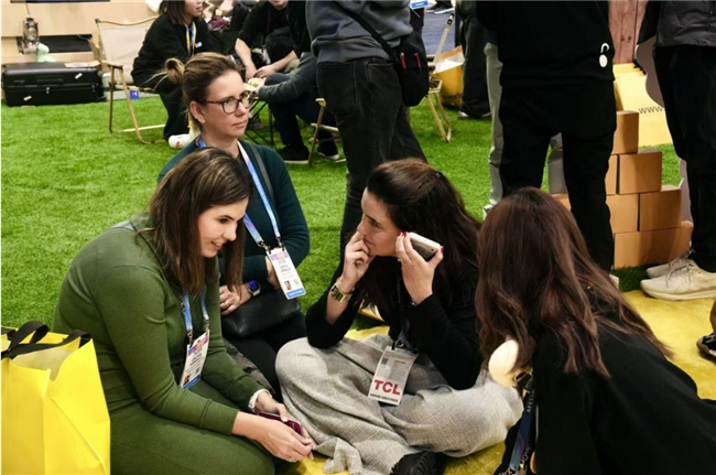 灵宇宙CES 2026亮相：AI陪伴机器人构建全球生态新篇章