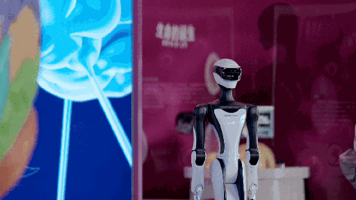 星动纪元星动Q5在成都网红景点当“旅游搭子”！