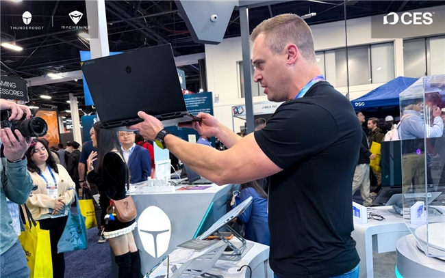 轻薄游戏本新标杆，满血性能与便携性如何兼得？