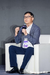 WAIC 2025腾讯“智能涌现”论坛圆桌讨论：好用的AI如何助力产业与生活