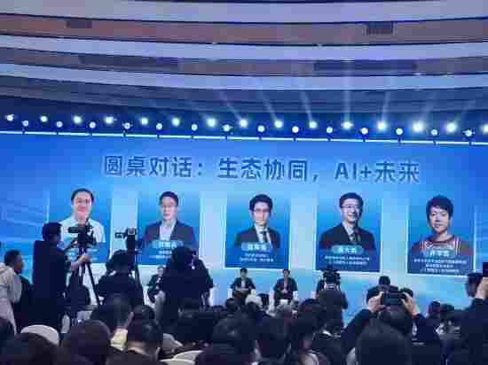 智谱董事长刘德兵：完全支持开源，我们已开源 40 多款 AI 模型 - 蓝帝科技网